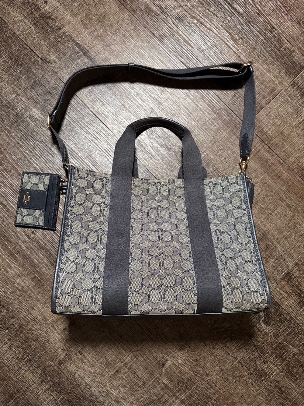 Coach Smith Tote Bag W/ card holder keycharm